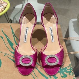 Manolo BLAHNIK d’Orsay satin pumps